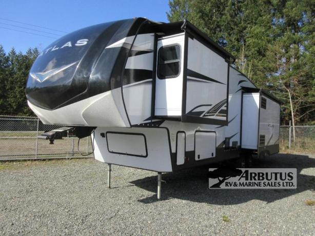 Used 2022 Dutchmen RV Atlas 3172RLKB image 3