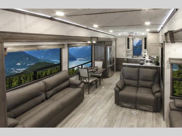 Used 2021 Alliance RV Paradigm 372RK image 4