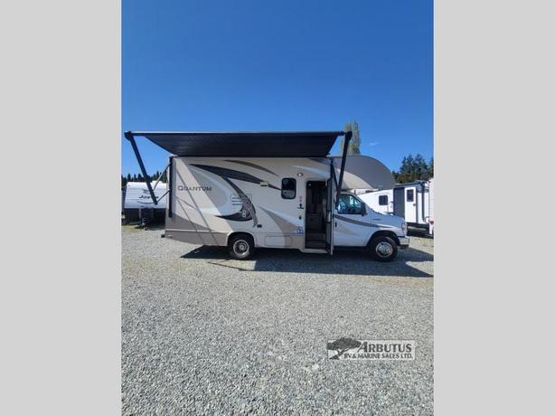 Used 2017 Thor Motor Coach Quantum GR22 image 2