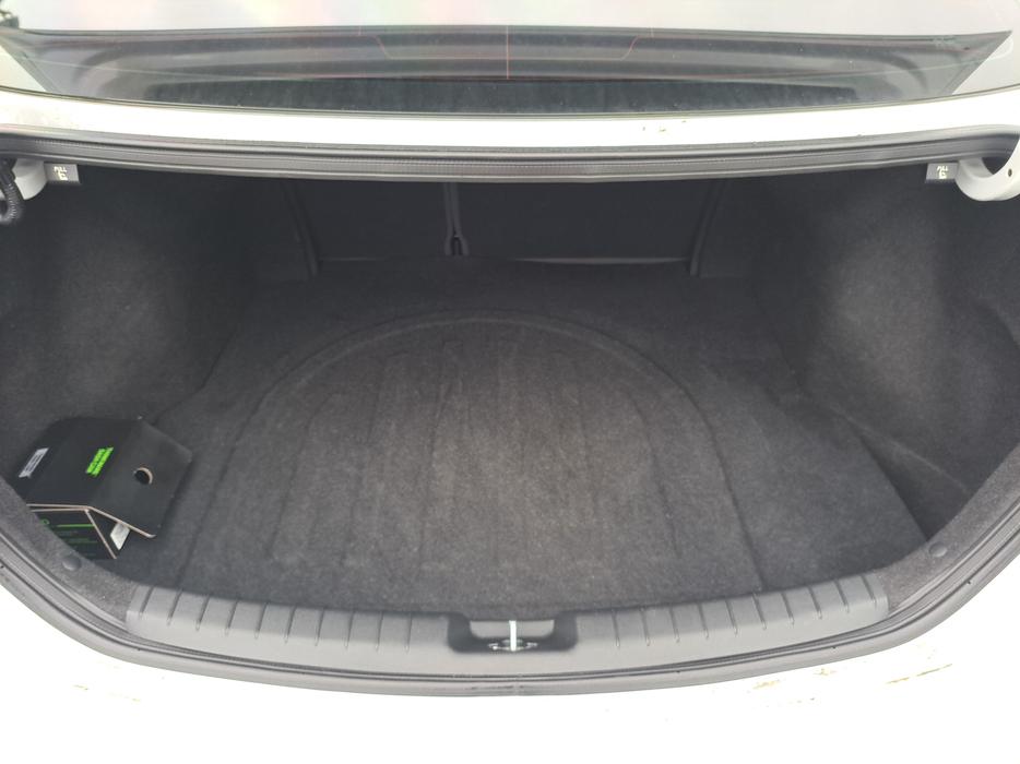 2018 Hyundai Elantra - Heated Seats, Heated Wheel, Back Up Camera display photo