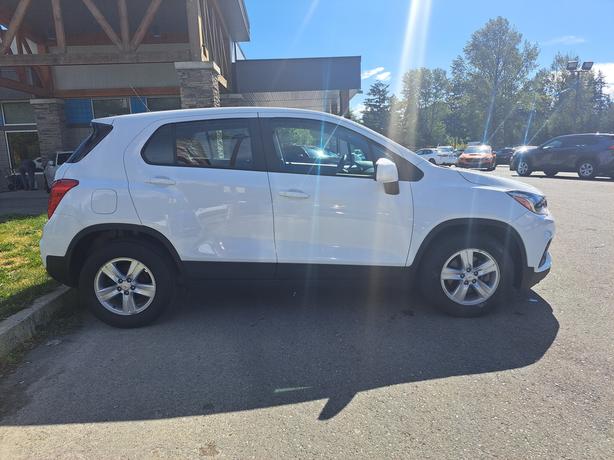2021 Chevrolet Trax LS - Back Up Camera image 5