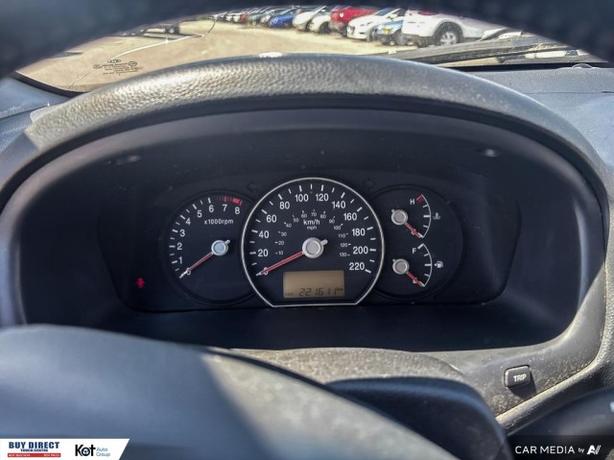 2009 Kia Rondo LX image 8