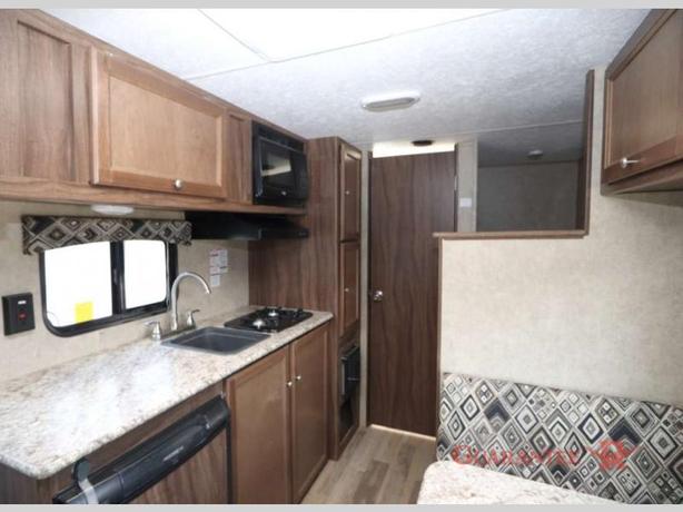 Used 2018 Coachmen RV Clipper Ultra-Lite 17BH image 6