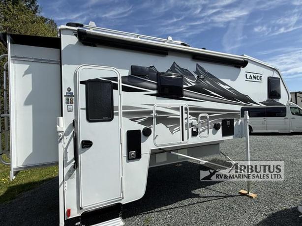Used 2022 Lance 1172 image 4