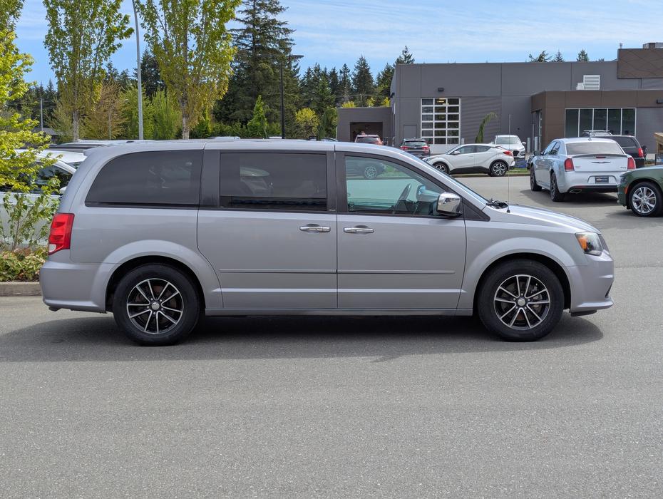 2014 Dodge Grand Caravan SXT - No Accidents, DVD Player, 3-Zone Climate display photo