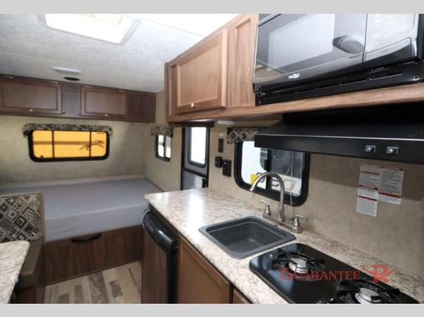 Used 2018 Coachmen RV Clipper Ultra-Lite 17BH image 7