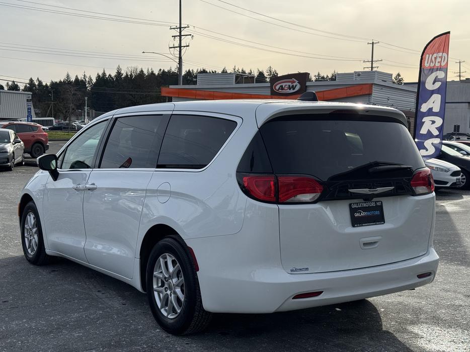 2023 Chrysler Grand Caravan SXT - 7 Seats, Backup Cam & Touchscreen display photo
