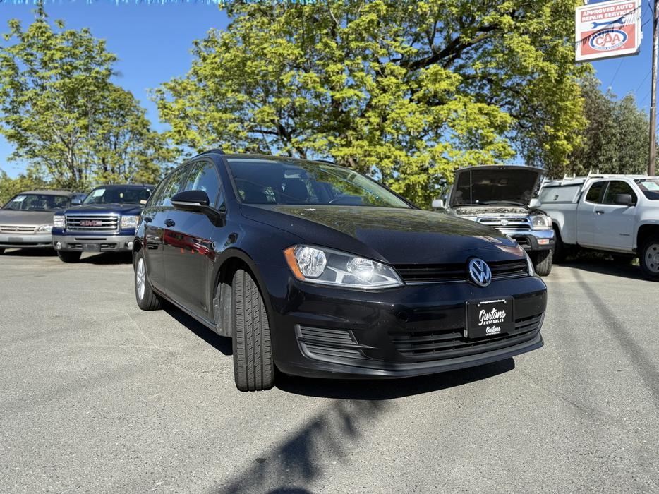 2015 Volkswagen Golf SportWagen display photo