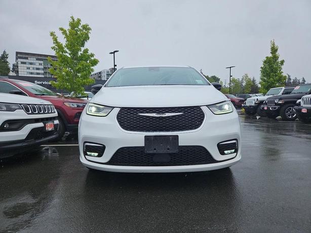 2024 Chrysler Pacifica Touring-L | Remote Start | Heated Seats! image 2