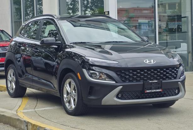 2022 Hyundai Kona Preferred - 1 Owner, No Accidents, Heated Steering image 4