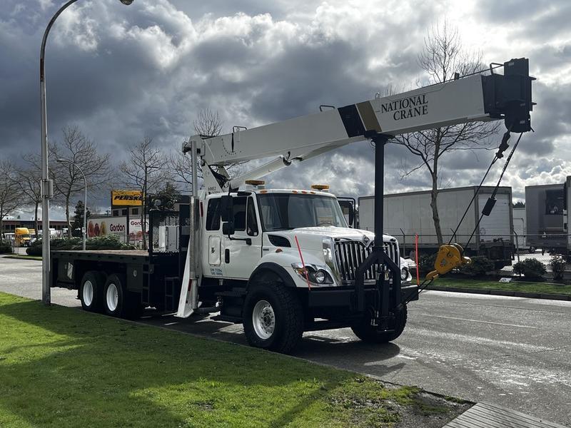 2008 International 7500 20 Foot Flatdeck with National Crane With Air Brakes display photo