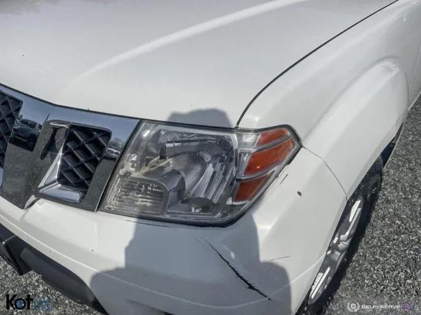 2014 NISSAN FRONTIER image 8