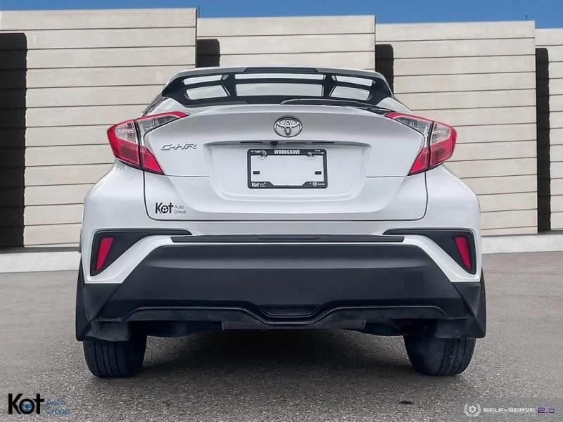 2022 TOYOTA C-HR display photo