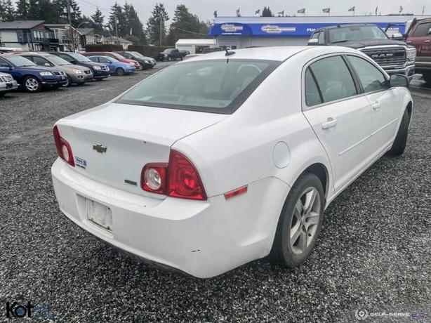 2011 CHEVROLET MALIBU image 8