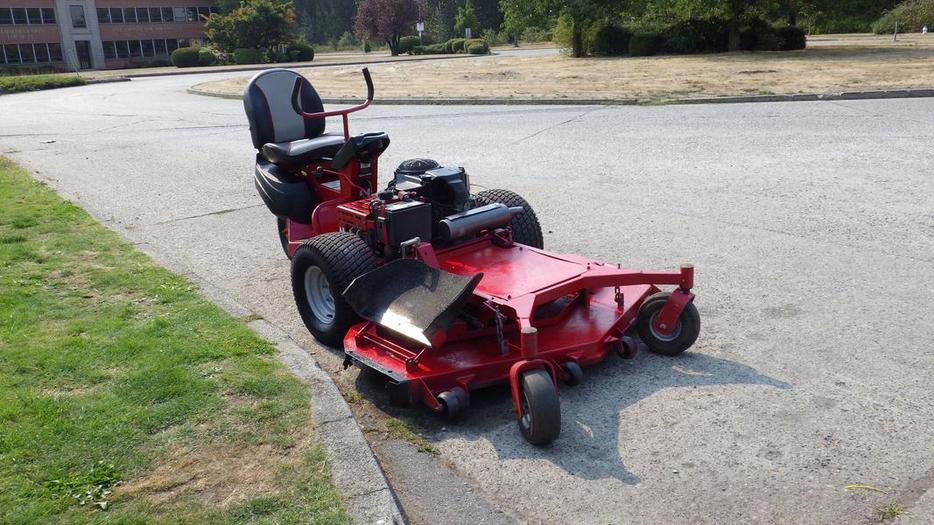 2014 Ferris Zero-Turn Gas Lawn Mower display photo