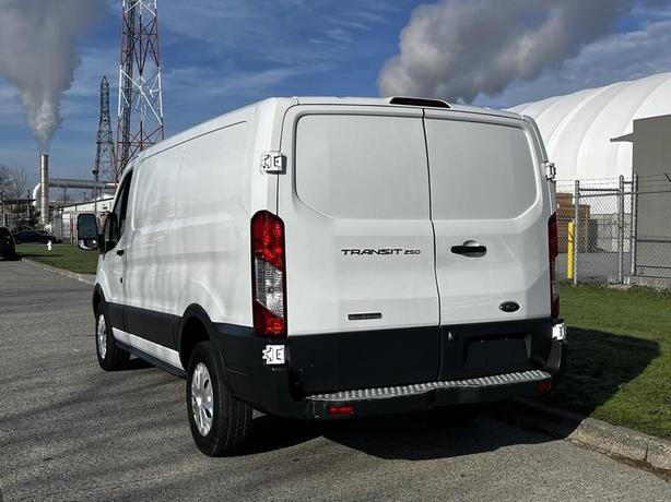 2017 Ford Transit 250 Low Roof Cargo Van 130-in. WB Diesel image 8