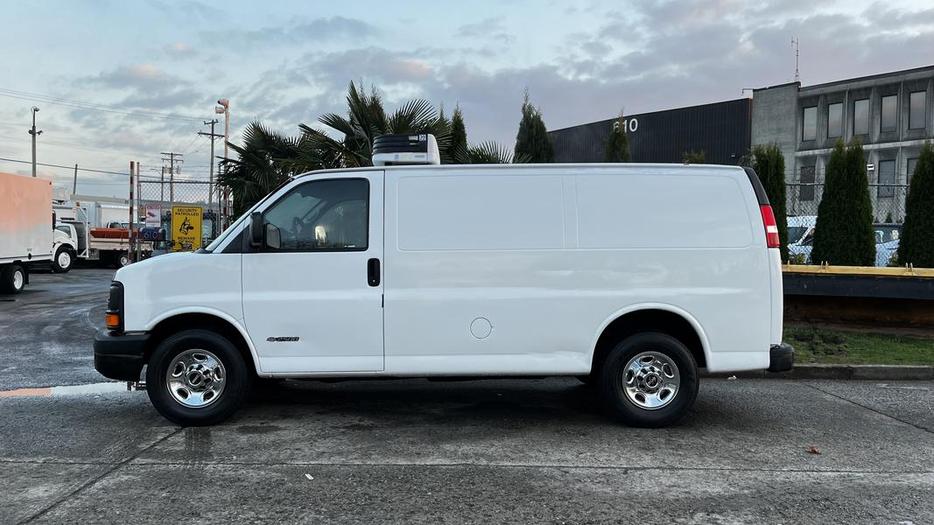 2005 Chevrolet Express 2500 Cargo Reefer  Van display photo