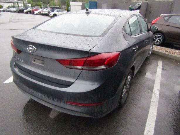 2018 Hyundai Elantra GL SE SUNROOF! HEATED SEATS! image 4