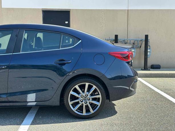 2018 Mazda MAZDA3 image 4