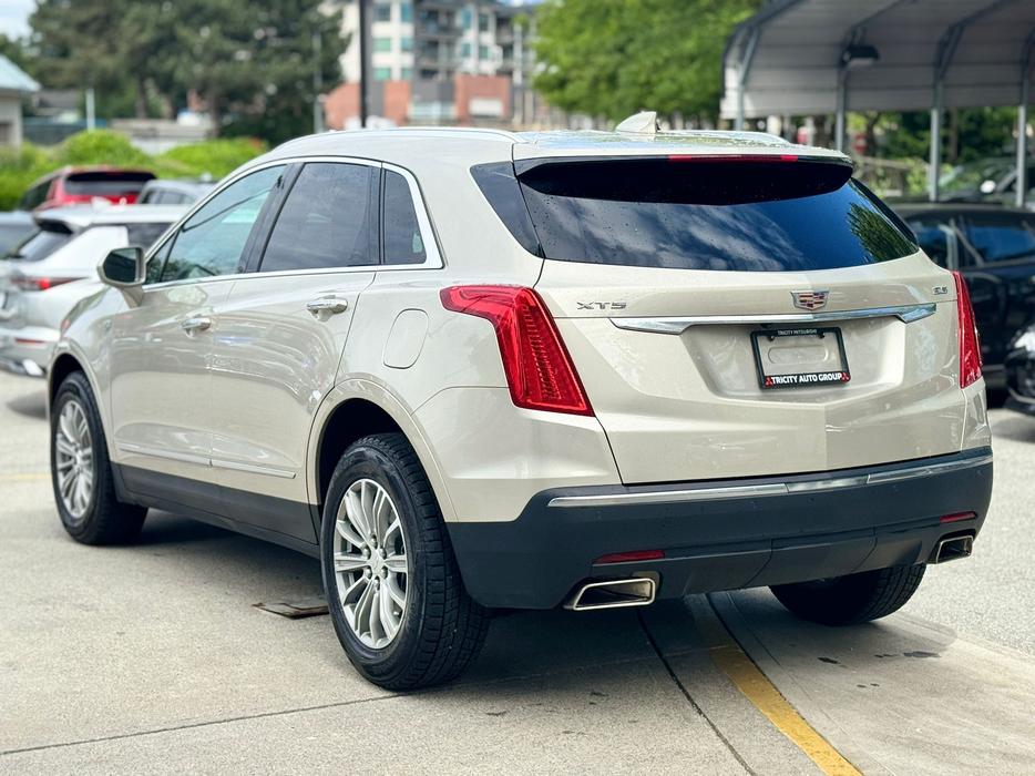 2017 Cadillac XT5 Luxury - One Owner, Panoramic Sunroof, Backup Cam display photo