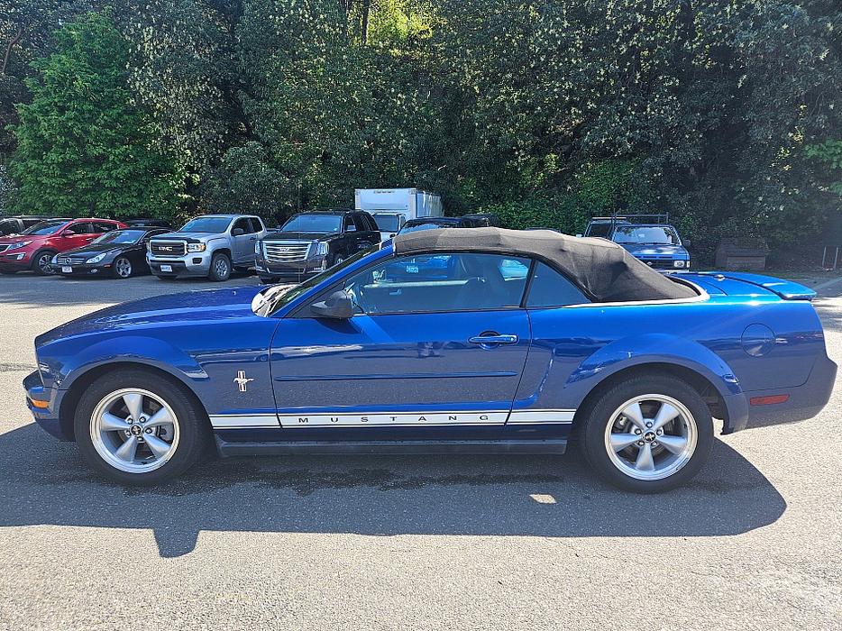 2007 Ford  Mustang Deluxe display photo