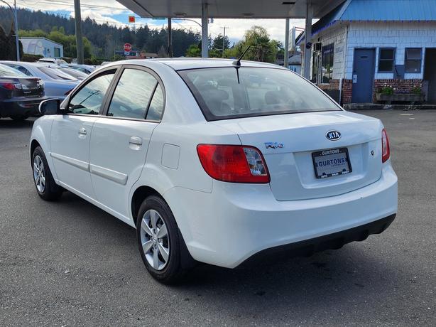 2010 KIA Rio image 5