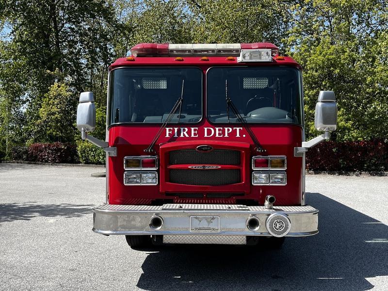 2006 Emergency One Fire Truck Typhoon Cummins Diesel Pumper Fire Truck With Hydr display photo