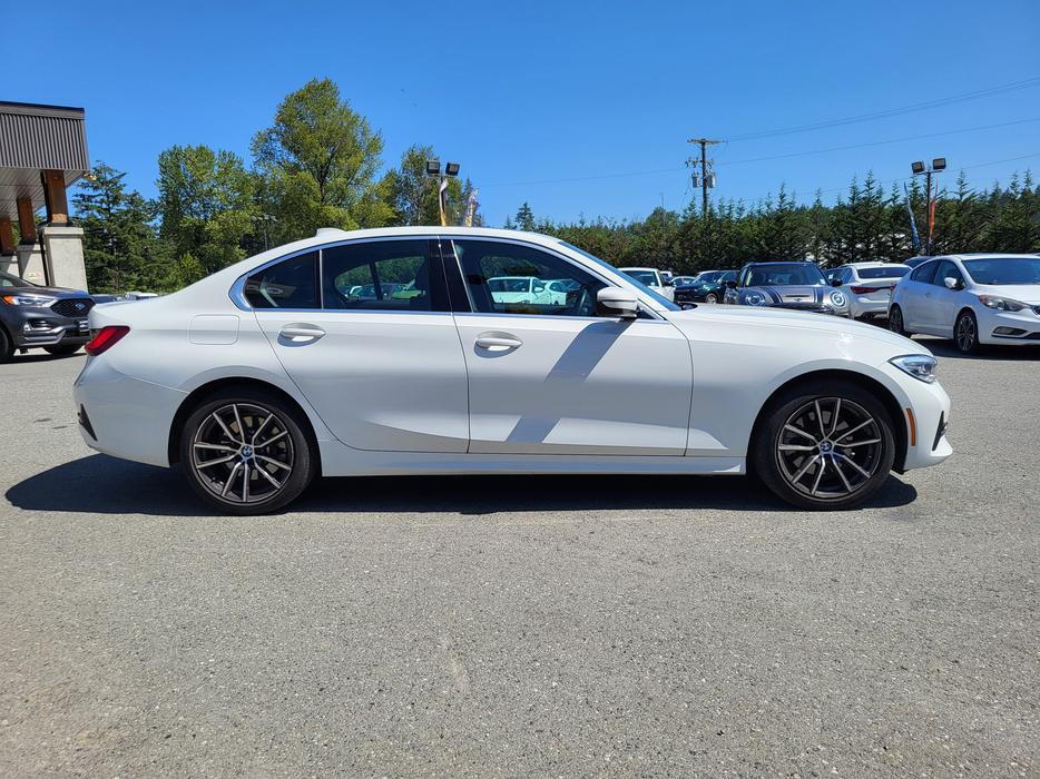 2022 BMW 3 Series 330i xDrive Sedan North America AWD, Nav display photo