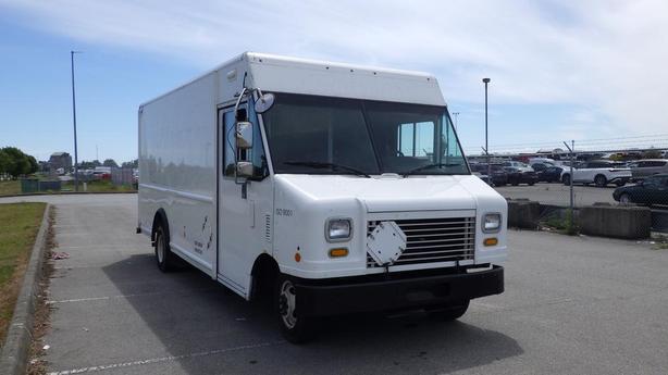 2011 Ford Econoline E-450 Cargo Step Van With Shelving image 2