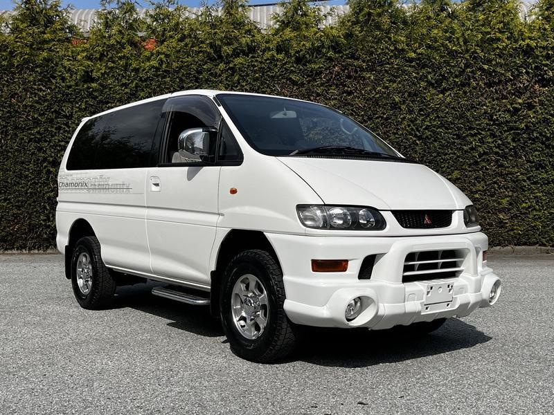 2003 Mitsubishi Delica Chamonix 4WD Right Hand Drive 7-Passenger Van with Swivel display photo