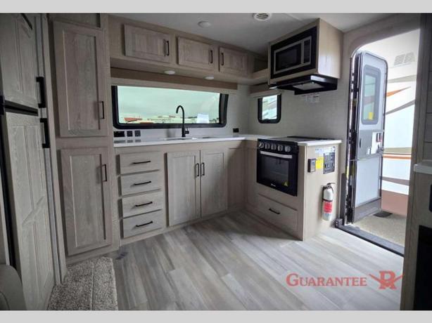 Used 2022 Forest River RV Flagstaff Micro Lite 25FKBS image 7