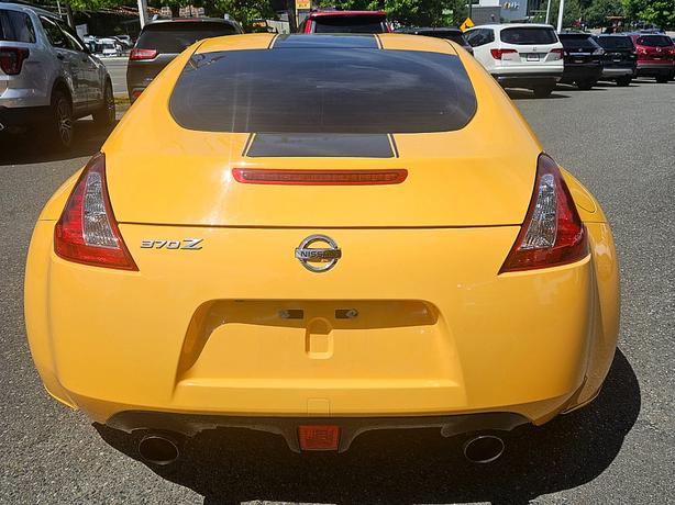2019 Nissan  370Z Coupe Heritage Edition image 4