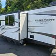 2017 Keystone RV  Passport Ultra-Lite GT 27 ft Ultra-Lite thumbnail image 3