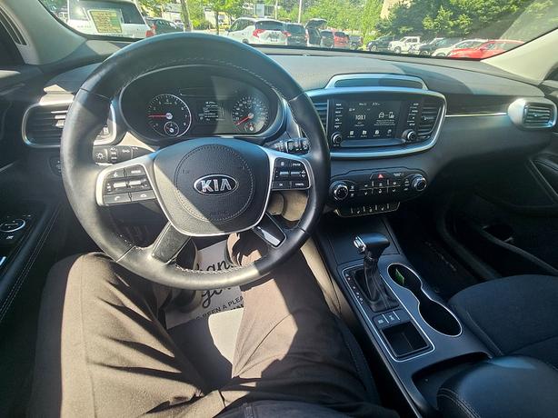 2019 KIA  Sorento LX image 8