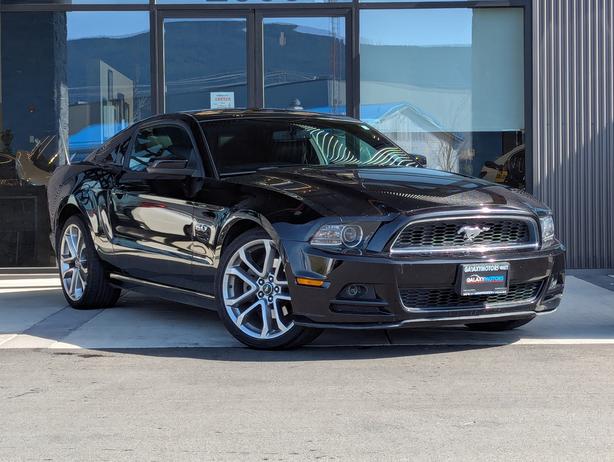 2013 Ford Mustang GT - Leather, 6-Speed, Heated Seats image 4
