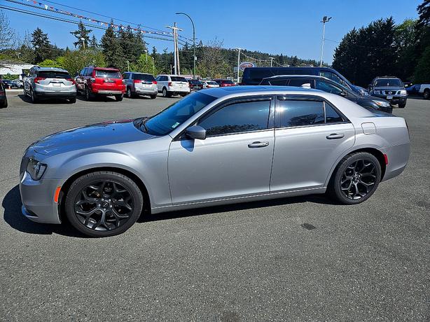 2018 Chrysler  300 S image 2