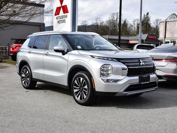 2025 Mitsubishi Outlander LE - $5,000 Discount, Manager Demo! image 6
