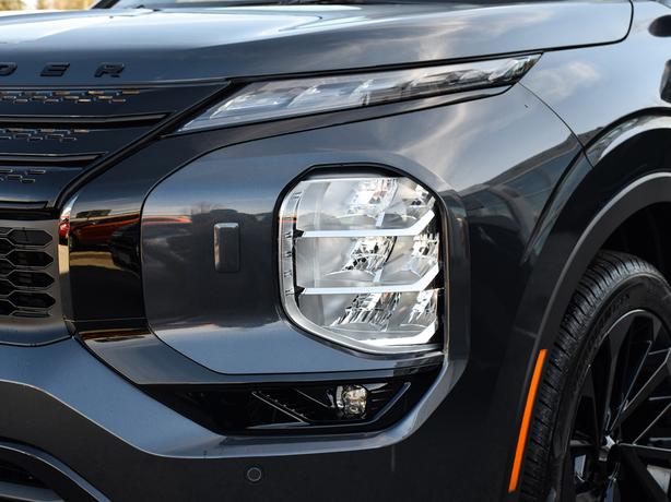 2025 Mitsubishi Outlander PHEV Noir - $10,000 Discount, Manager Demo! image 8
