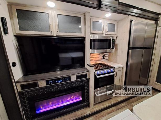 Used 2022 Keystone RV Avalanche 378BH image 8