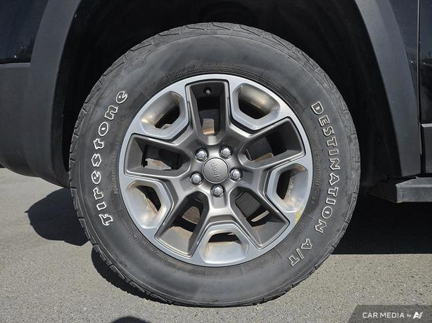 2019 Jeep Cherokee Trailhawk 4x4 | Bluetooth Connect | No Reported Accidents! image 6