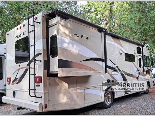 Used 2017 Thor Motor Coach ACE 30.1 image 4
