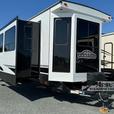 Used 2021 CrossRoads RV Hampton HP372FDB thumbnail image