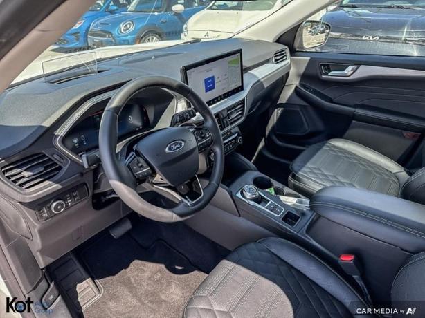 2023 Ford Escape PHEV NO ACCIDENT!VERY LOW KMS! FULL LOAD! image 6