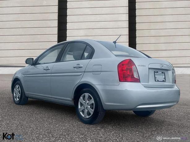 2010 HYUNDAI ACCENT image 4