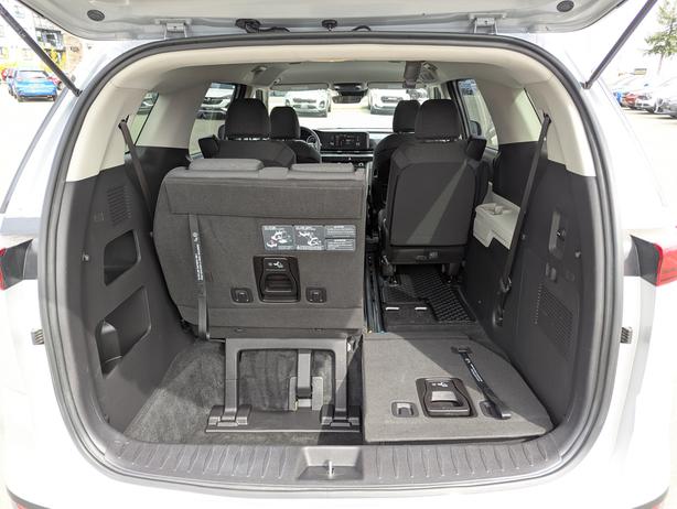 2023 Kia Carnival LX - No Accidents, Rear A/C Controls image 8