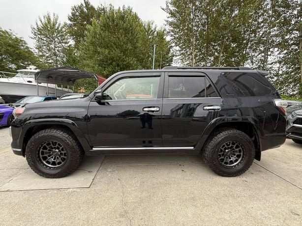2021 Toyota 4Runner No accidents! One Owner! image 8