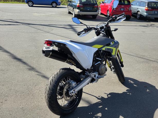 2021 Husqvarna Super Moto 701 image 5