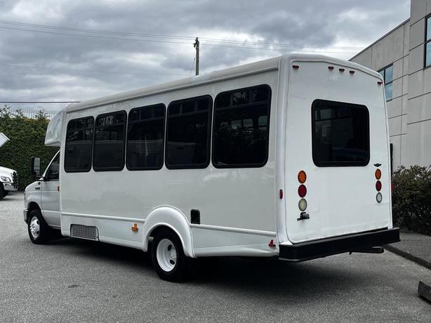 2013 Ford Econoline E450   E-450 23 Passenger Bus image 7
