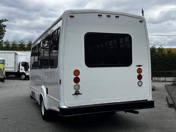 2013 Ford Econoline E450   E-450 23 Passenger Bus image 8