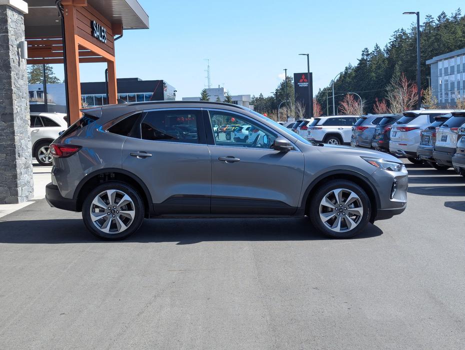 2023 Ford Escape Platinum - No Accidents, Heated Seats, AWD display photo
